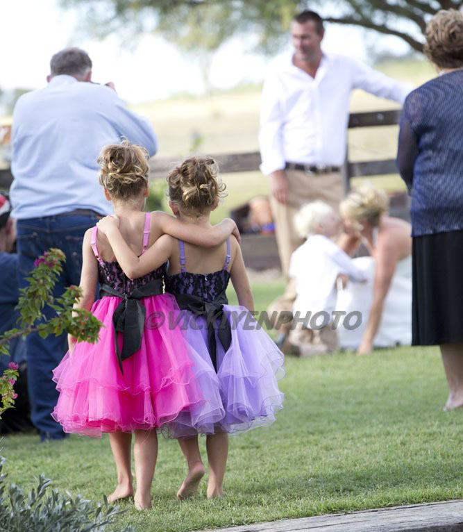 Love a country wedding.